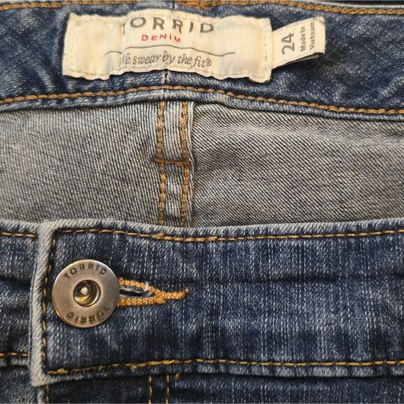 Torrid Medium Wash Easy Relaxed Boot Cut Stretch Casual Jeans Plus Size 24 - Picture 13 of 13